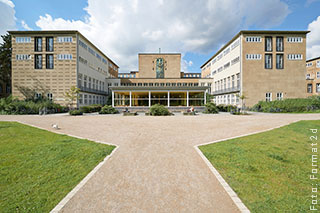 Hauptgebäude Ansicht von hinten